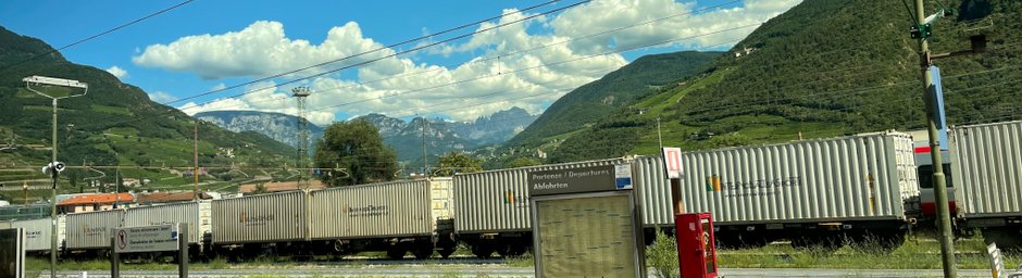 Blick von Bozen in die Dolomiten